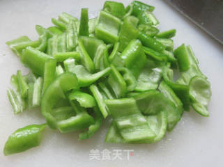 鸭肝炒青椒的做法步骤：4