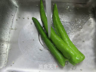 鸭肝炒青椒的做法步骤：3