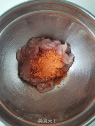 鲜嫩鸡胸肉的做法步骤：2