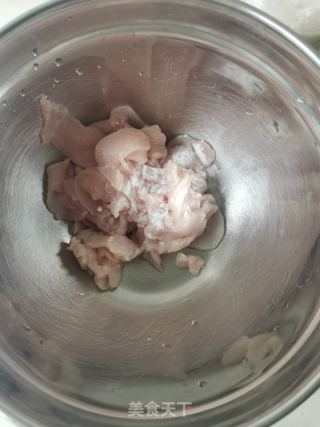 鲜嫩鸡胸肉的做法步骤：1
