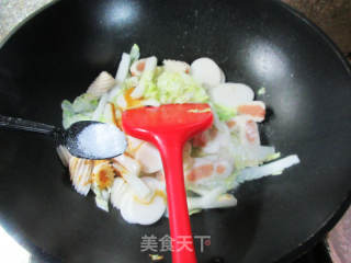 包心鱼卷大白菜炒年糕的做法步骤：7