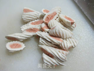 包心鱼卷大白菜炒年糕的做法步骤：2