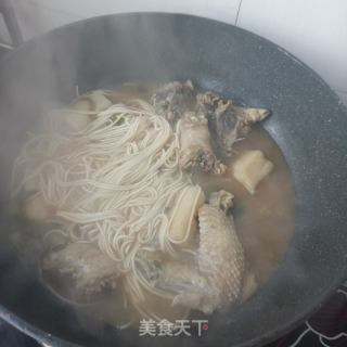 “热汤面”山药鸡汤面的做法步骤：6
