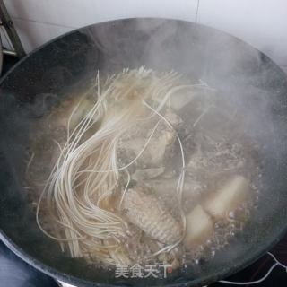 “热汤面”山药鸡汤面的做法步骤：5