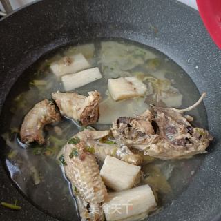 “热汤面”山药鸡汤面的做法步骤：2