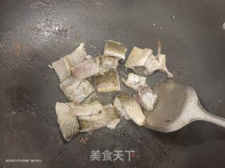 米酒焖鱼块的做法步骤：3