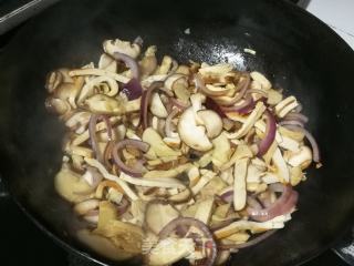 冬笋肉片打卤面的做法步骤：6