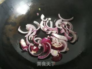 洋葱芹菜炒腊肉的做法步骤：5