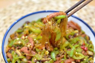 腊肉辣椒炒粉条的做法步骤：11