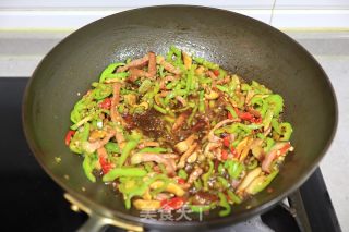 腊肉辣椒炒粉条的做法步骤：8