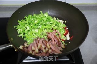 腊肉辣椒炒粉条的做法步骤：6