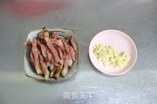 腊肉辣椒炒粉条的做法步骤：5