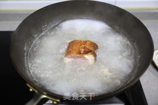 腊肉辣椒炒粉条的做法步骤：2