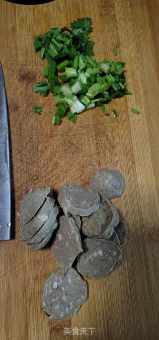 牛肉丸鸡蛋汤面的做法步骤：2