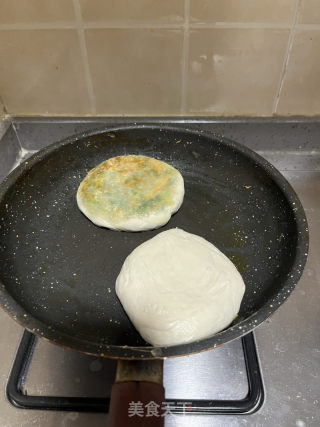 韭菜鸡蛋馅饼（手抓饼版）的做法步骤：13