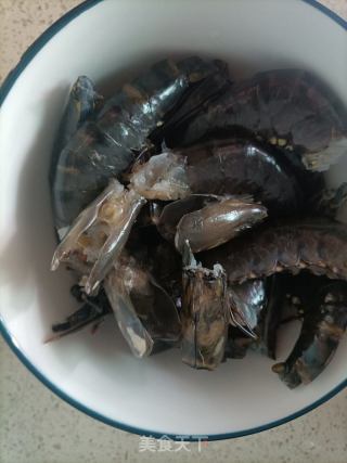 炒九节虾的做法步骤：1