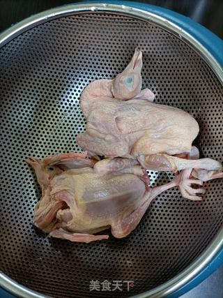 烤乳鸽的做法步骤：1
