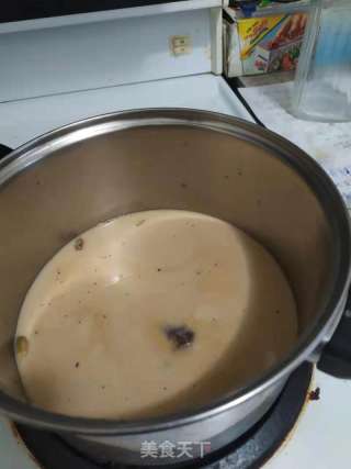 饭后保健佳品—印度奶茶—化湿温里壮阳健脾胃消食，阴虚火旺者或儿童少放佐料或不放，也一样好喝哦的做法步骤：5