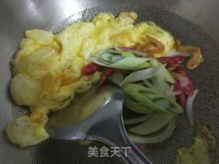 榨菜炒腊肠鸡蛋的做法步骤：3