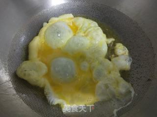 榨菜炒腊肠鸡蛋的做法步骤：2