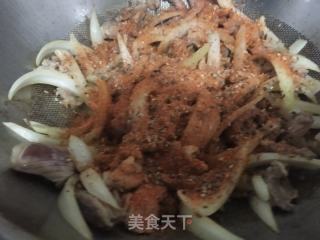 烧烤料炒羊肉的做法步骤：4
