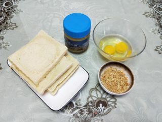 花生酱西多士的做法步骤：1