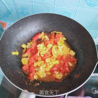 鸡蛋蒜薹炒西红柿的做法步骤：6