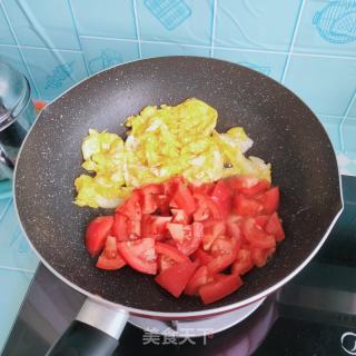 鸡蛋蒜薹炒西红柿的做法步骤：4