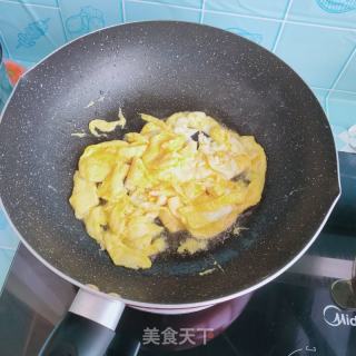鸡蛋蒜薹炒西红柿的做法步骤：3