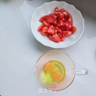 鸡蛋蒜薹炒西红柿的做法步骤：1