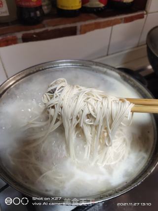 鸡肉青菜面的做法步骤：3
