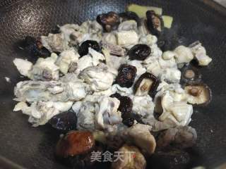 腐乳红烧香菇烧鸡的做法步骤：2