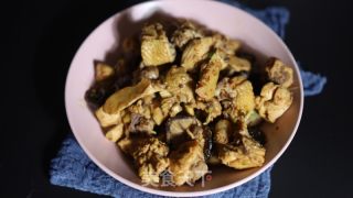 腐乳红烧香菇烧鸡的做法步骤：1