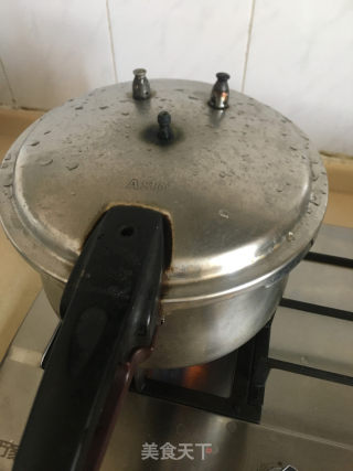 排骨汤面的做法步骤：5