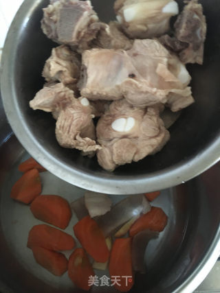 排骨汤面的做法步骤：4