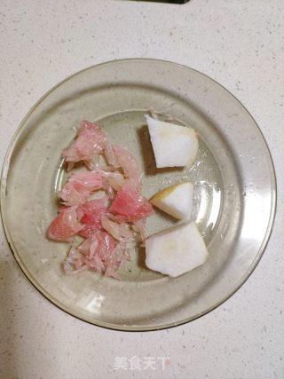 红心柚雪梨汁的做法步骤：1