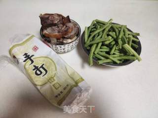 熟鸭肉豆角煮面条的做法步骤：1