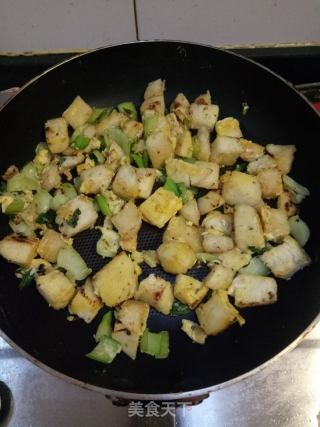 鸡蛋油菜炒馒头的做法步骤：6