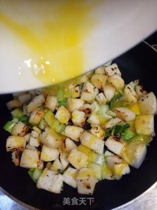 鸡蛋油菜炒馒头的做法步骤：5