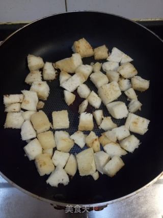 鸡蛋油菜炒馒头的做法步骤：3