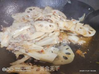 酸甜肉末炒藕片的做法步骤：4
