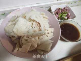 酸甜肉末炒藕片的做法步骤：1