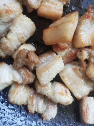五花肉烧鸡翅根的做法步骤：4