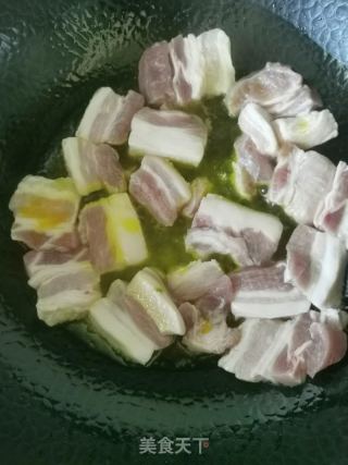 五花肉烧鸡翅根的做法步骤：3