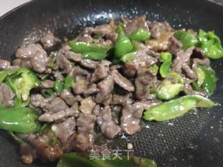 青椒炒牛肉的做法步骤：7