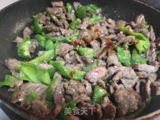 青椒炒牛肉的做法步骤：5