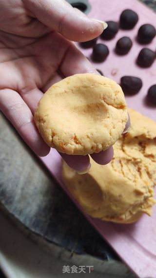 红薯豆沙饼的做法步骤：9