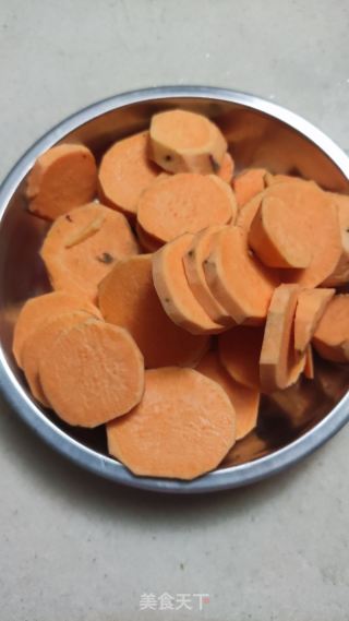 红薯豆沙饼的做法步骤：1