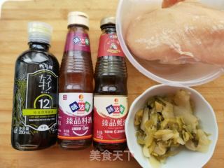 酸菜滑鸡煲的做法步骤：1