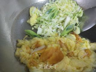 腊肠炒韭菜鸡蛋的做法步骤：3